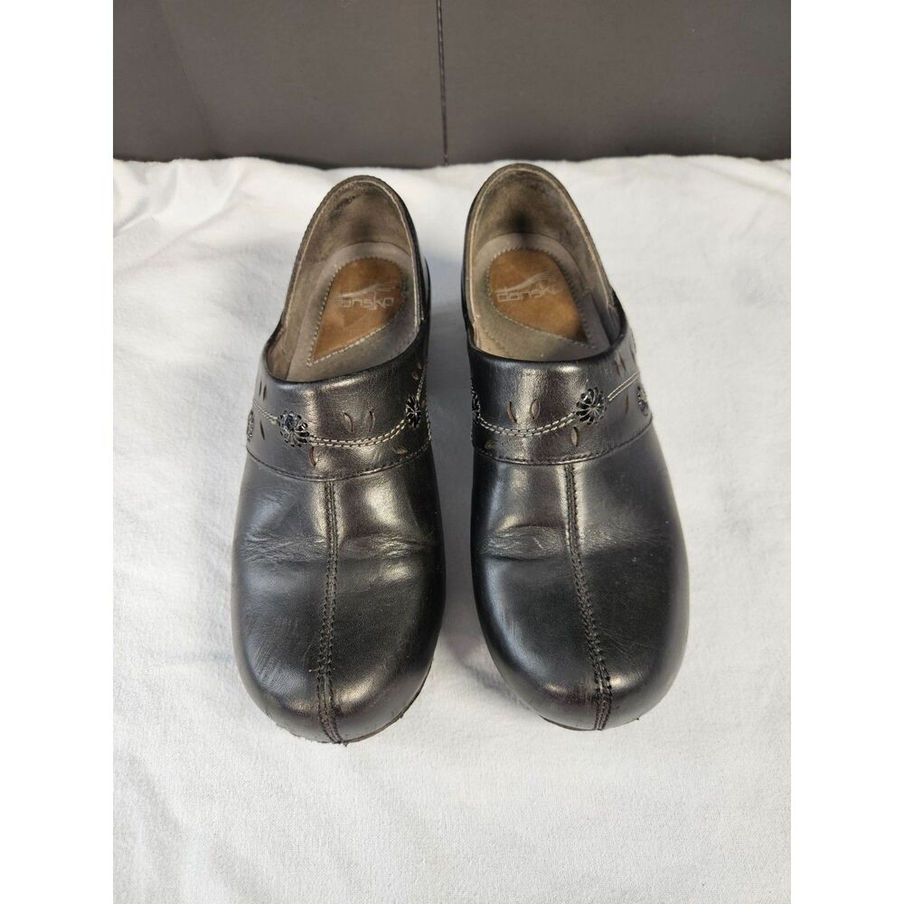 Dansko Black Leather Floral Embroidered Slip On Clogs Mules EUC Women's EU38